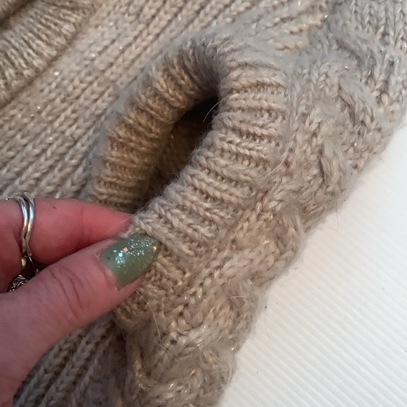 Dog sweater beige with two flowers,size large - Picture 4 of 6